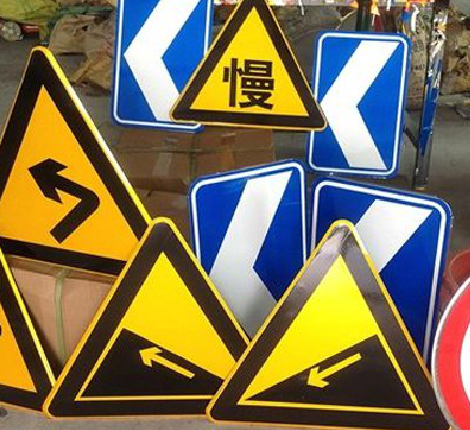 宜君标识标牌中颜色的确定是很重要的。